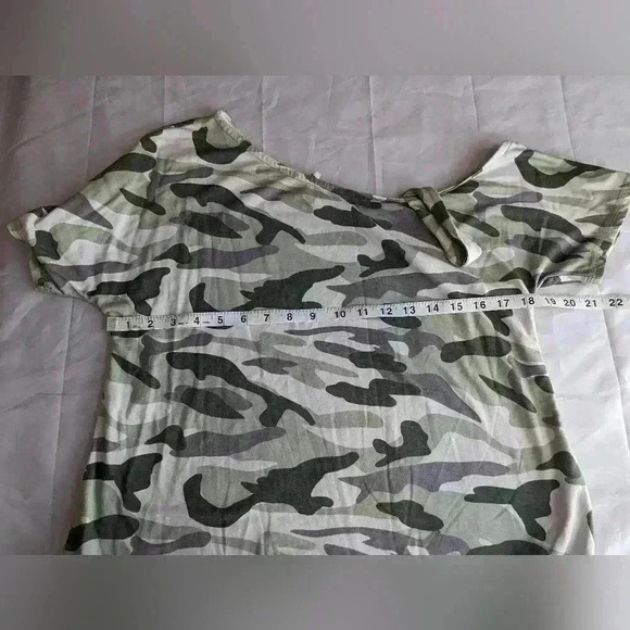 Cable And Gauge Green Camo Women's Medium Open Shoulder Top - Picture 10 of 12